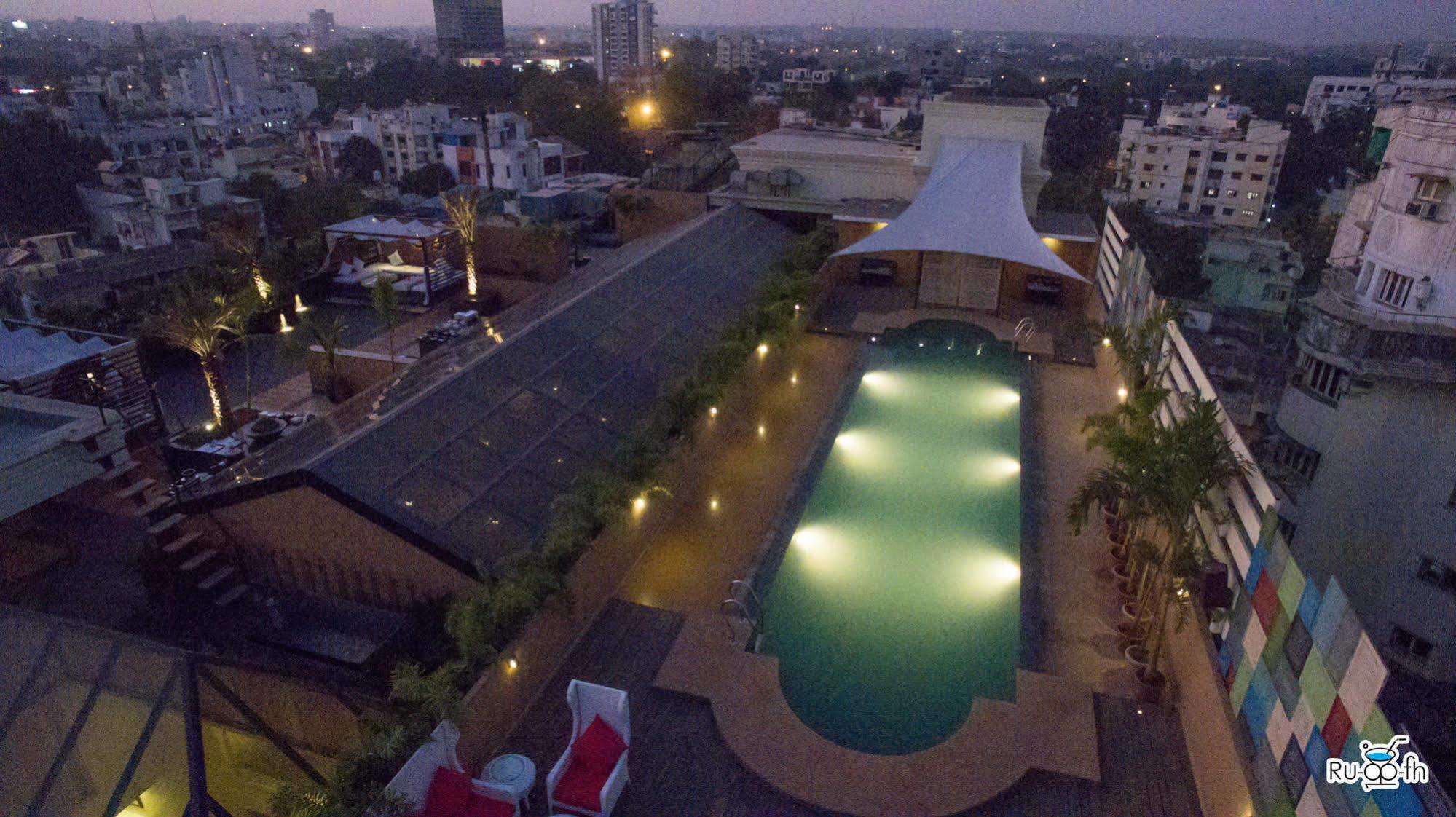 Hotel Tuli Imperial à Nagpur Extérieur photo